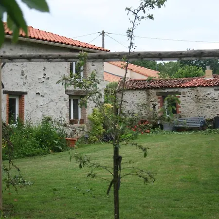 Les Cerisiere Nocleg ze śniadaniem